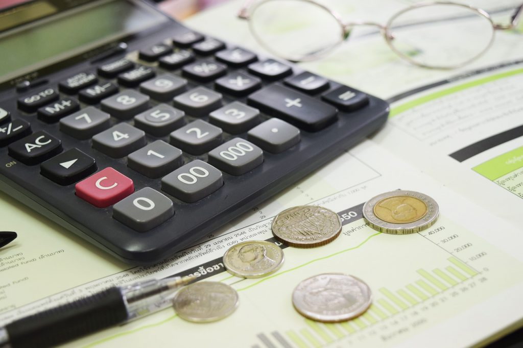 年金と退職金で一部は補える