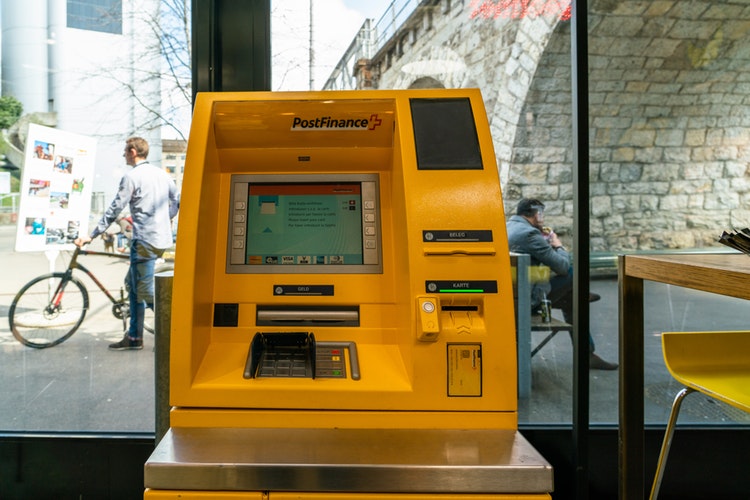 銀行にお金を預けるメリット